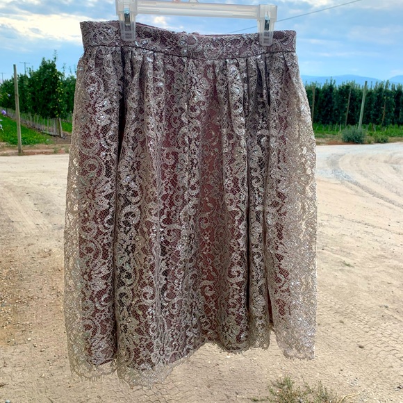 Beautiful silver and mauve skirt - Picture 3 of 6